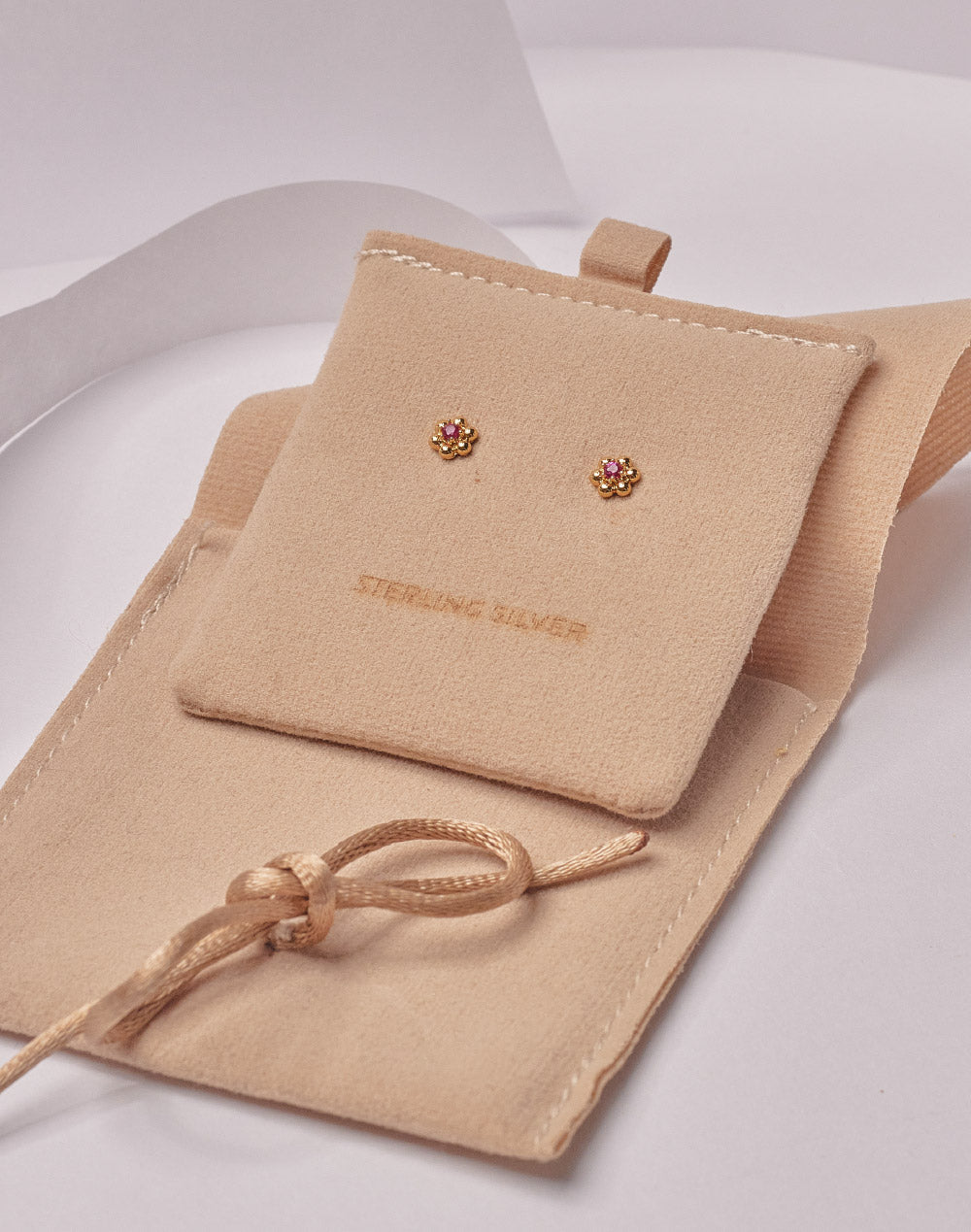 Aretes en Plata 925 Flor Rubí