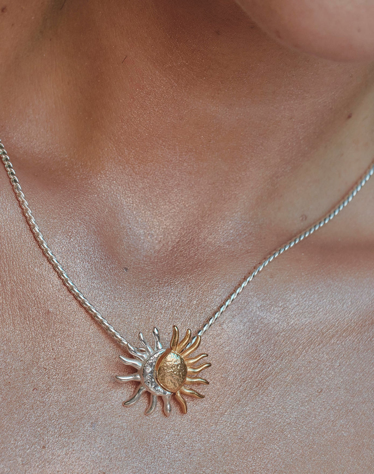 Set Collar + Aretes Sol y Luna