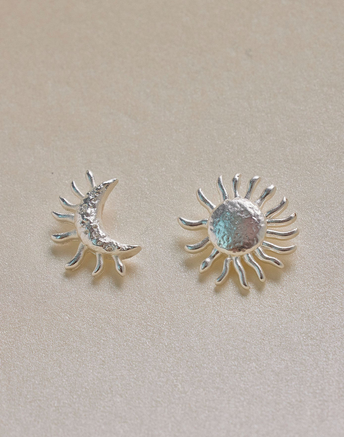 Set Collar + Aretes Sol y Luna