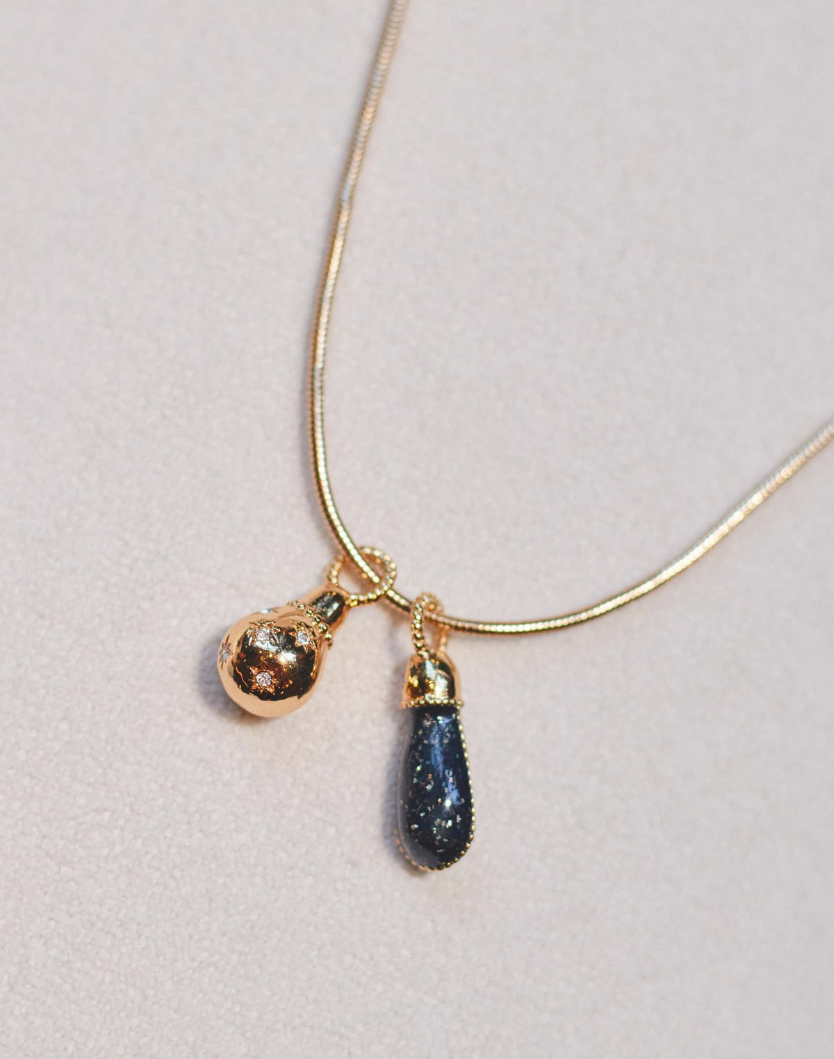 London Necklace & Stud Earrings Set